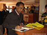 Gilberto Gil signant notre Livre d'Or