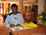 M. Pelé (Edson Arantes Do Nascimento) signant notre Livre d'Or